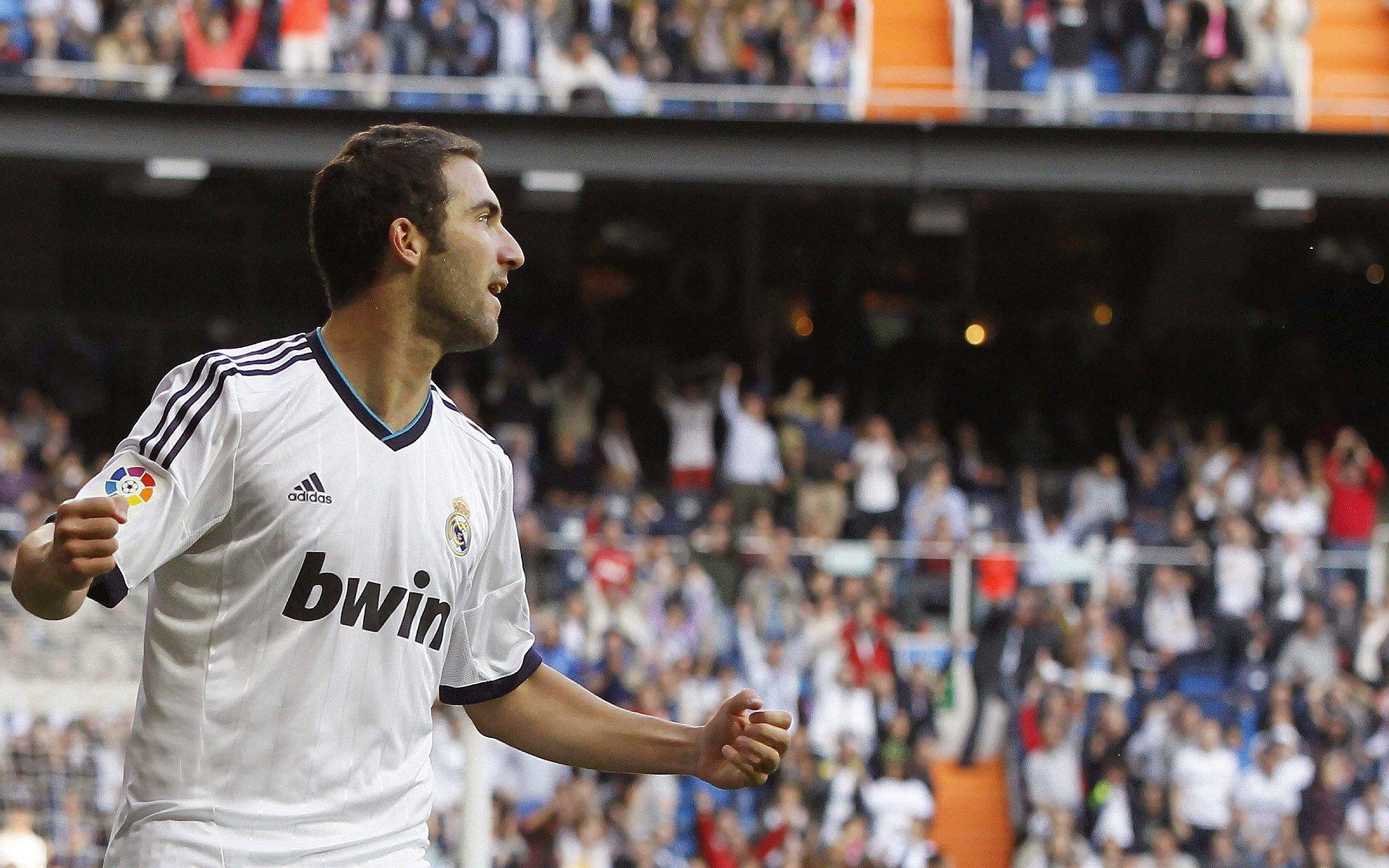 库里37岁高龄鏖战45分半,抢七生死战率队挺进次轮