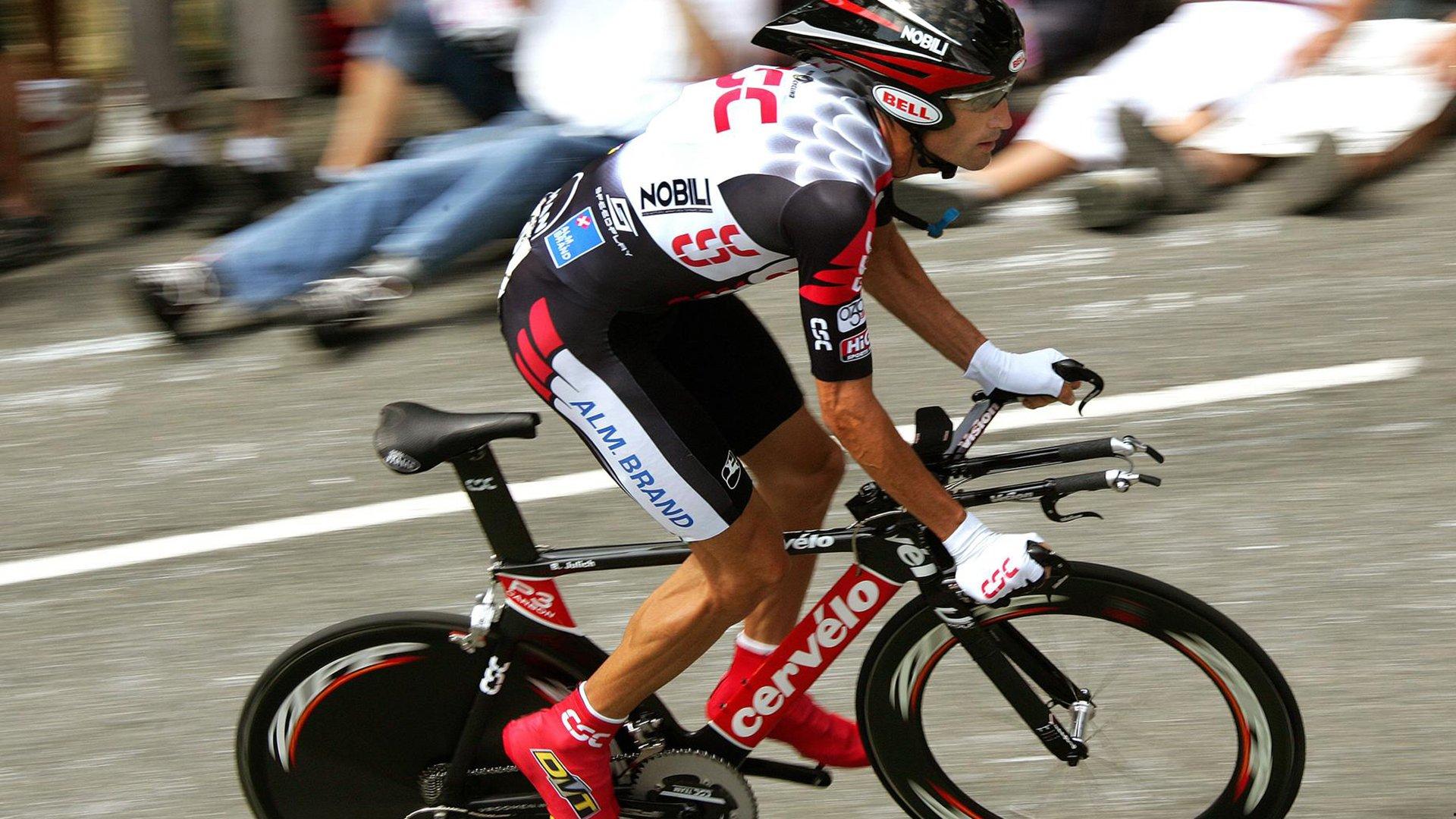 足坛前锋身价榜揭晓，姆巴佩领跑前五，新一代攻击手重塑转会市场格局